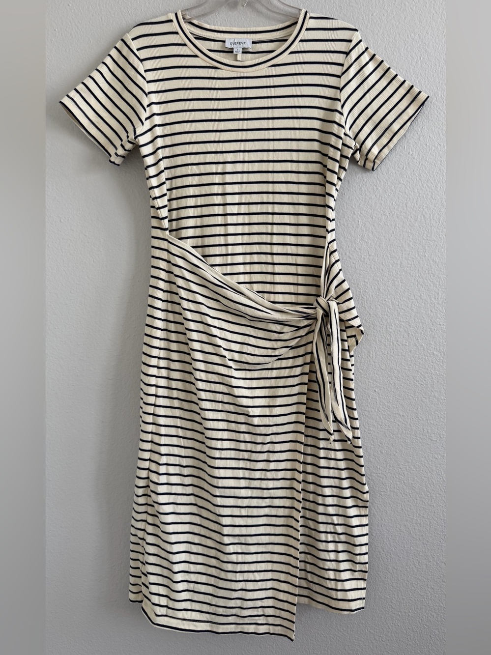 Evereve Cream & Navy Striped Tie Waist Midi Dress